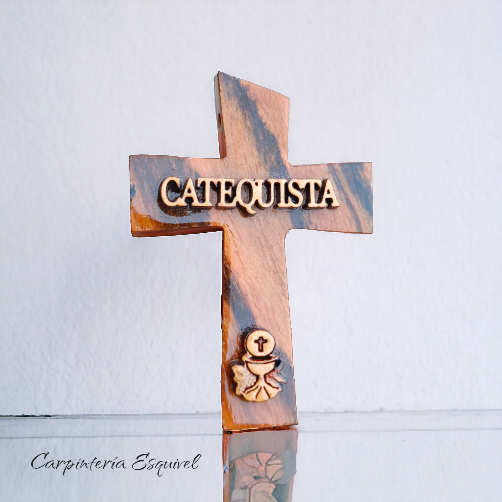 Cruz con cáliz para catequista