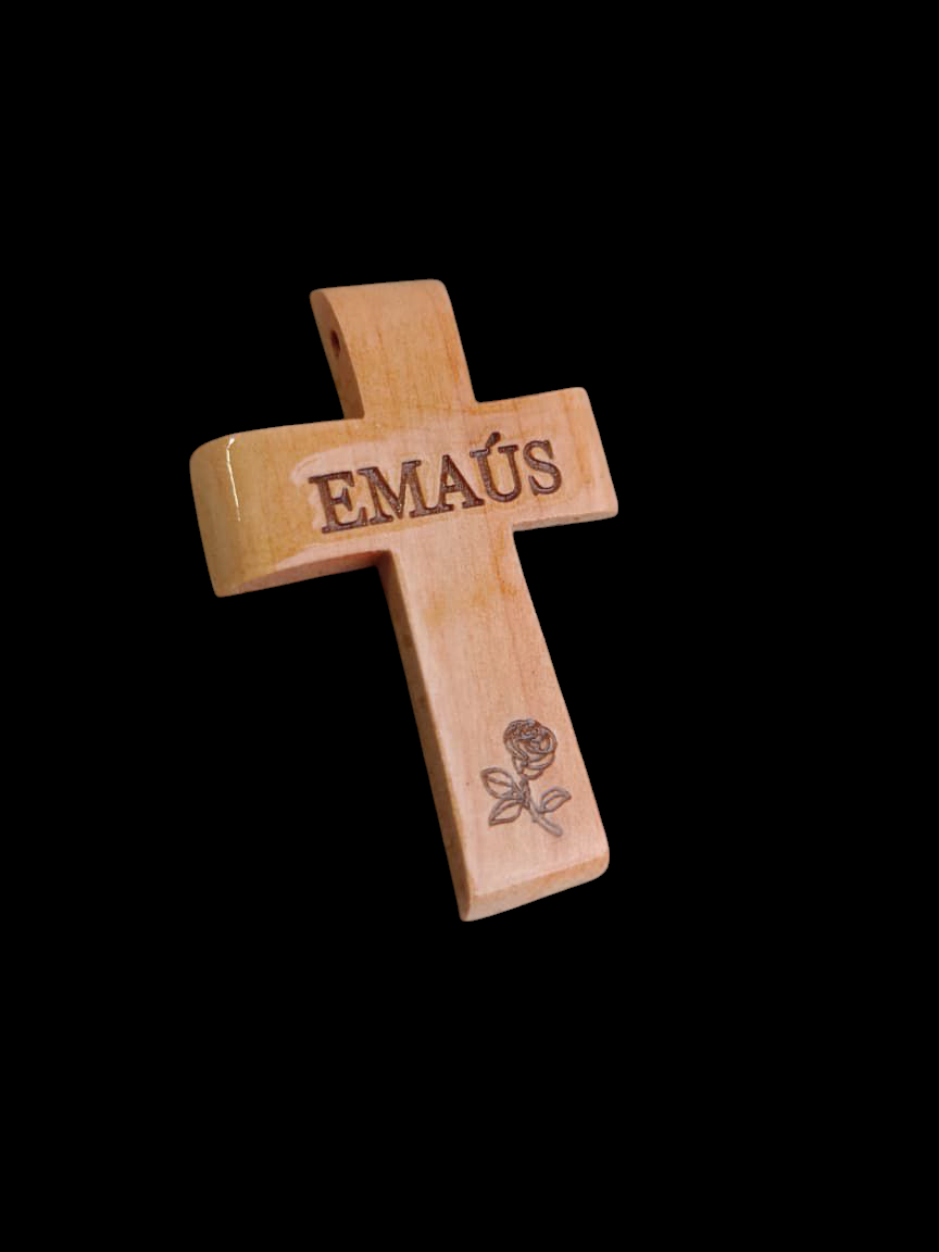Cruz de Emaús grabada con Rosa