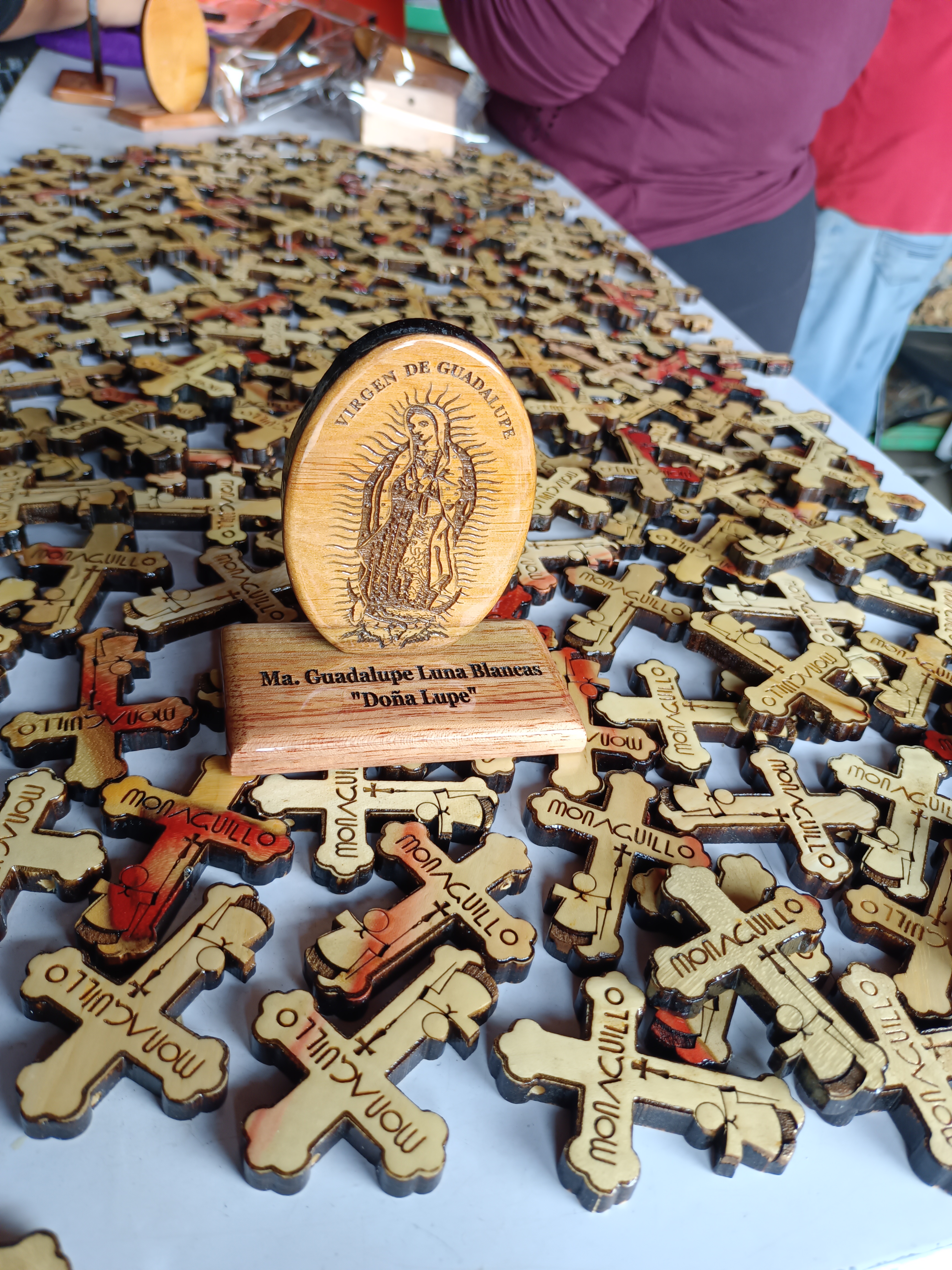 Óvalo con base, de la virgen de Guadalupe