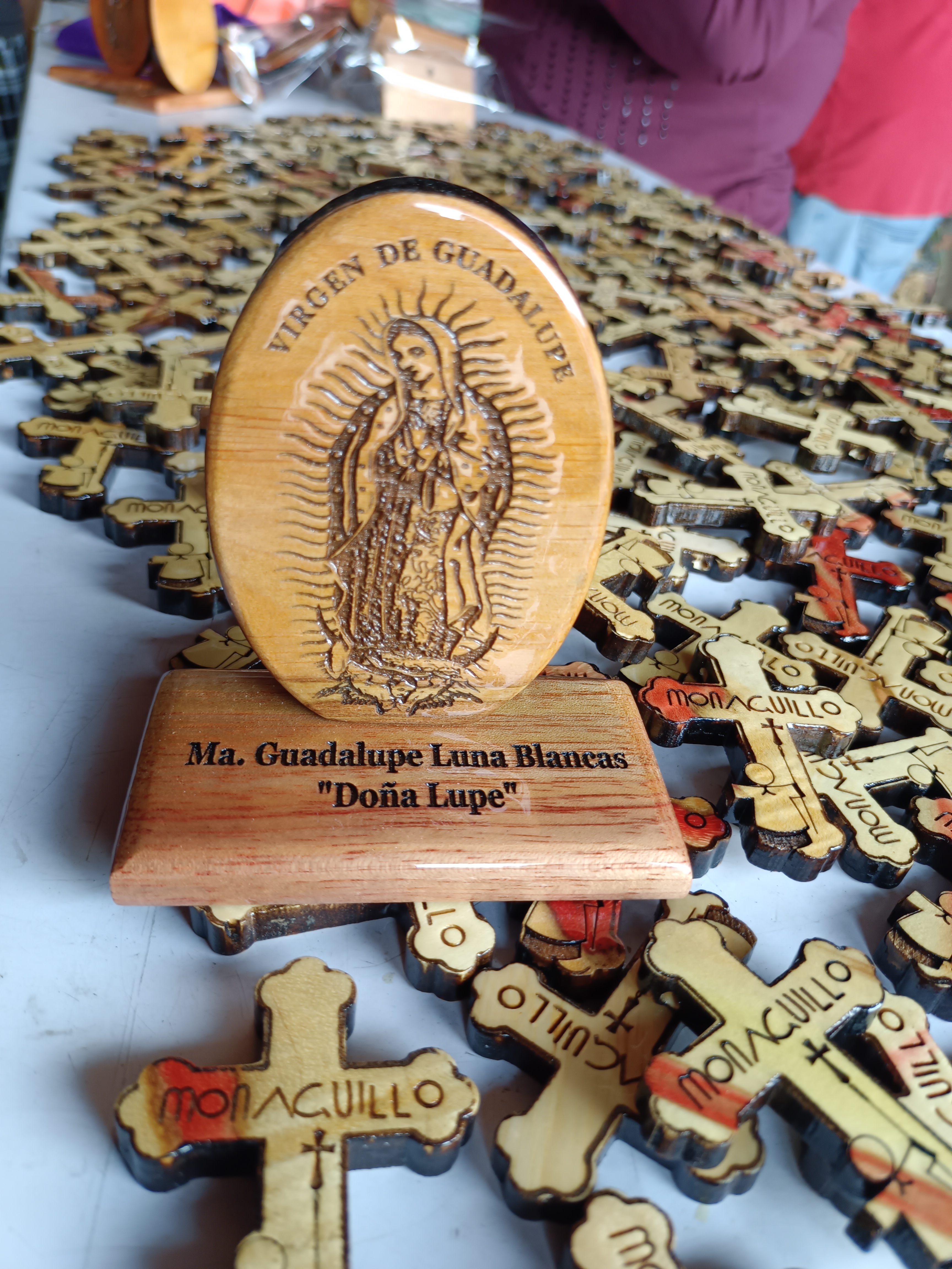 Óvalo con base, de la virgen de Guadalupe