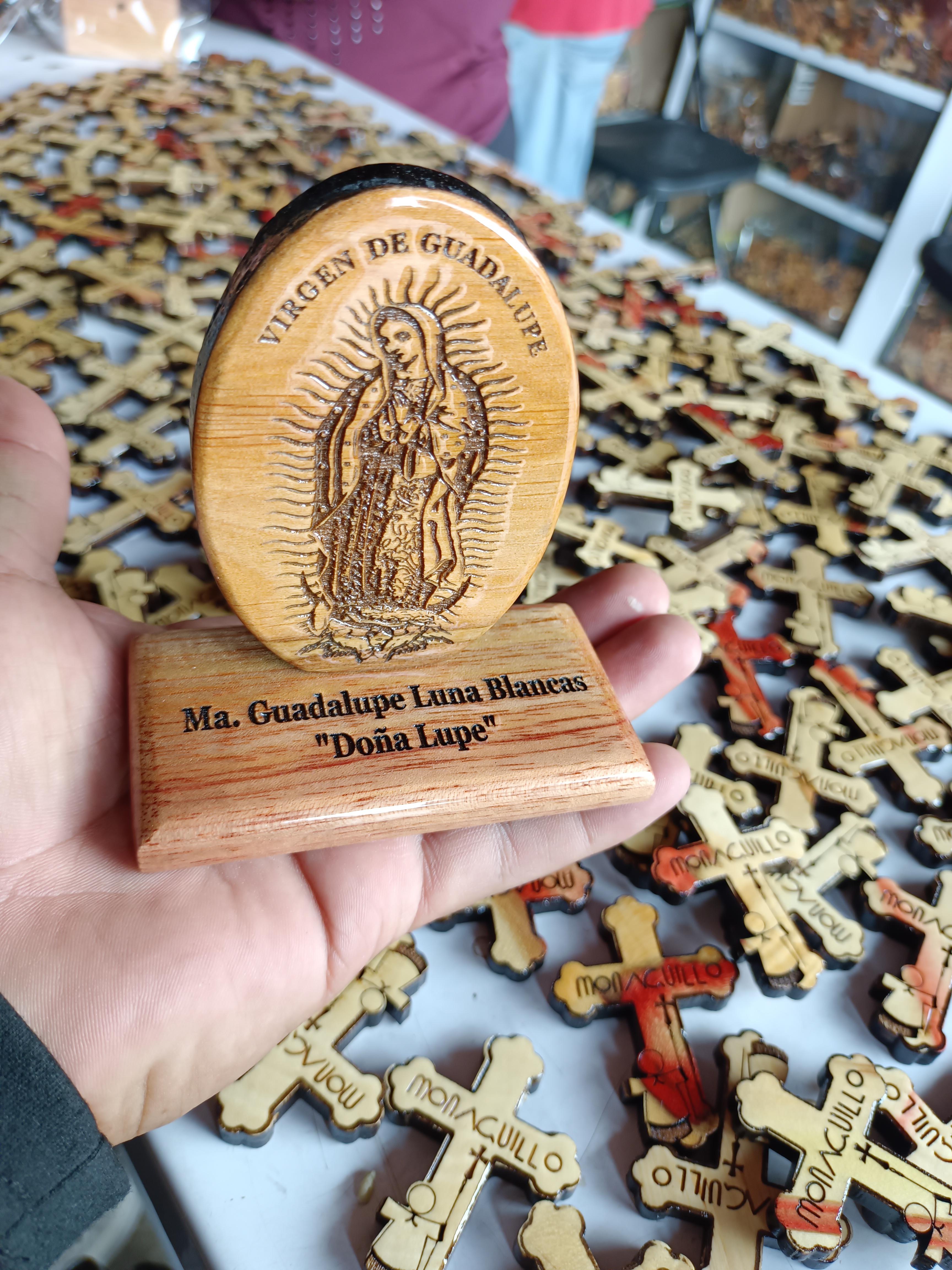 Óvalo con base, de la virgen de Guadalupe